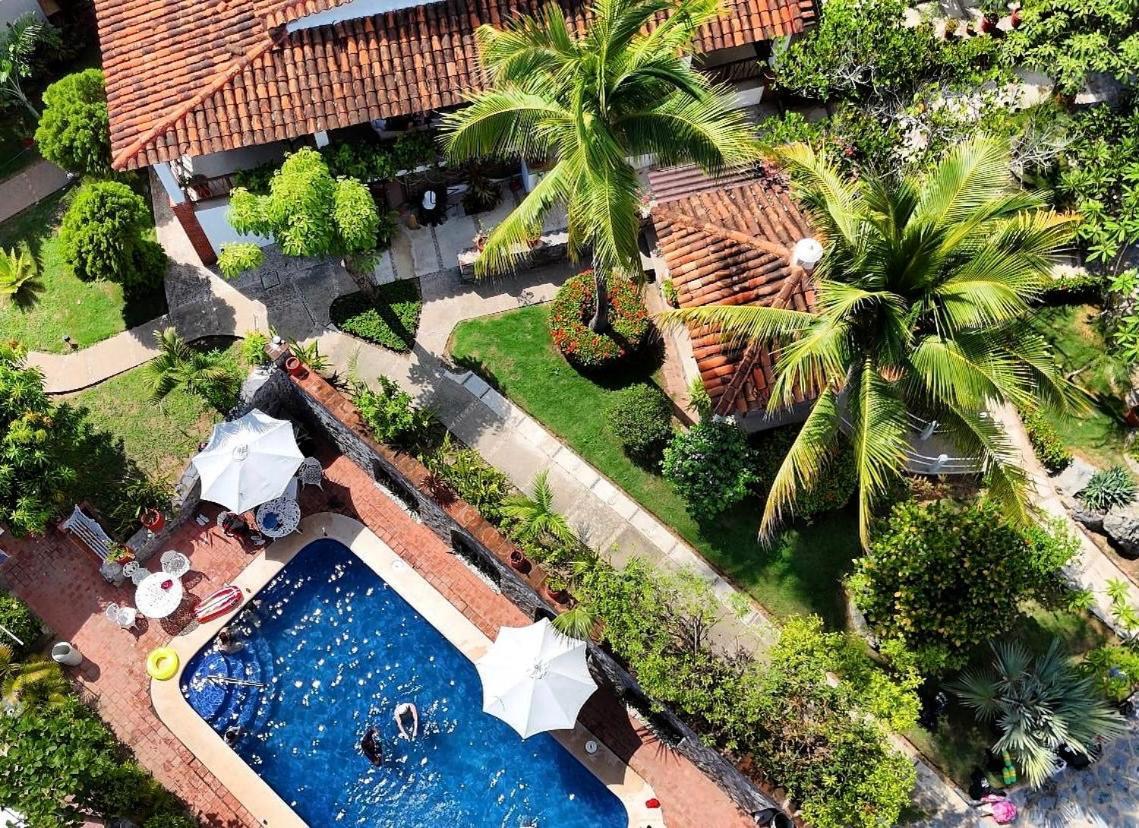 Hotel Villas Ema Zihuatanejo Exteriör bild