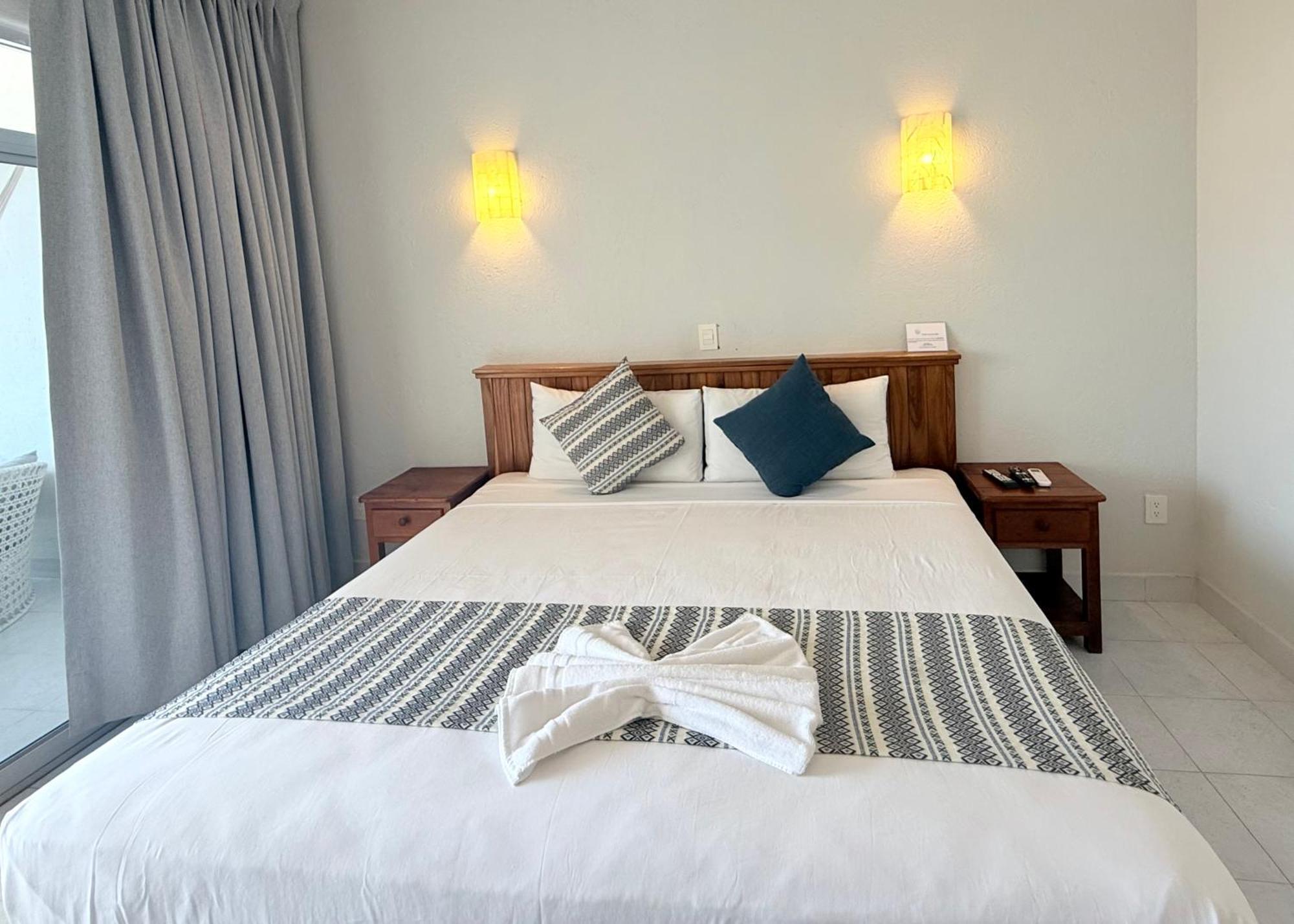 Hotel Villas Ema Zihuatanejo Exteriör bild