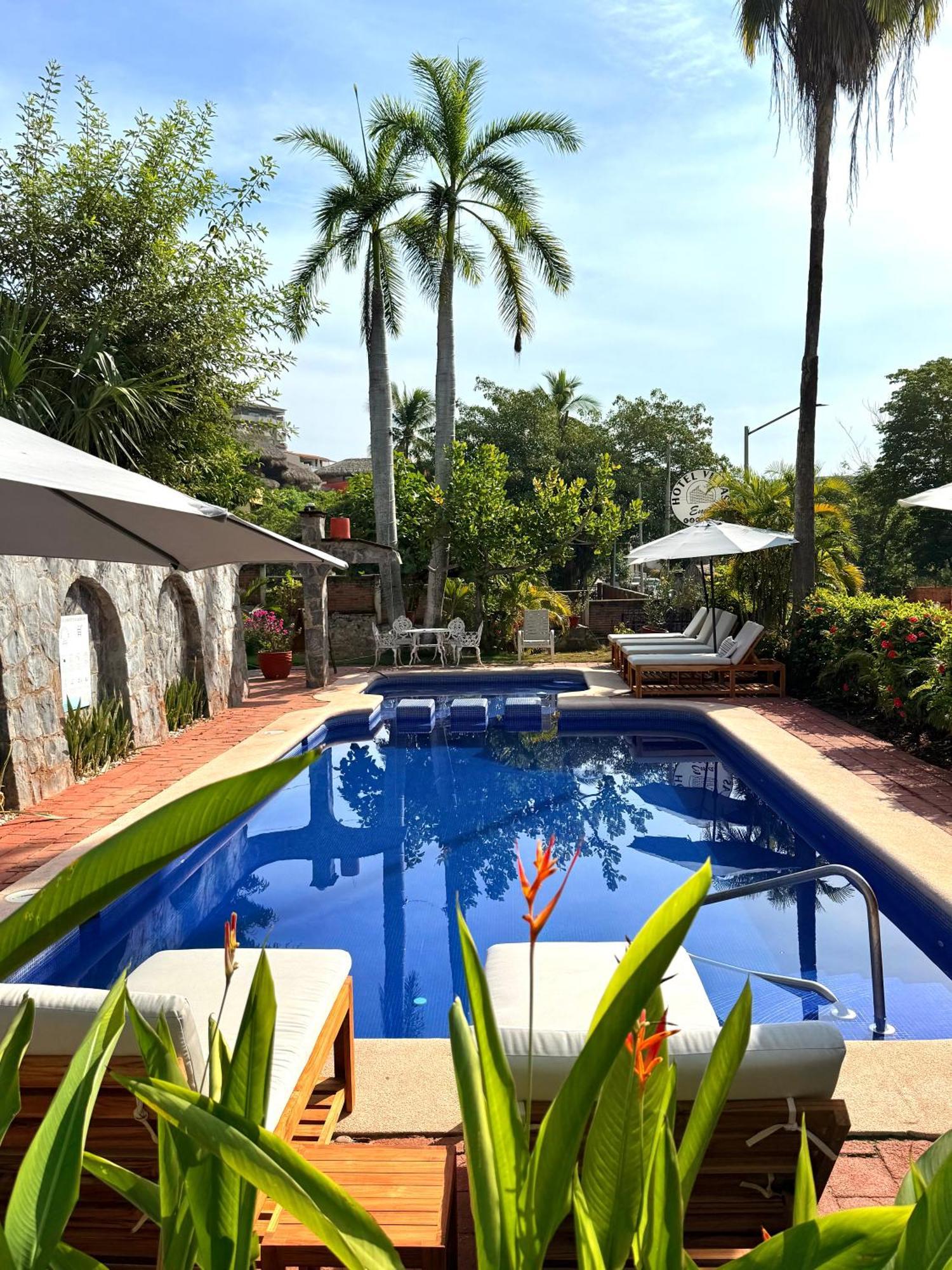 Hotel Villas Ema Zihuatanejo Exteriör bild
