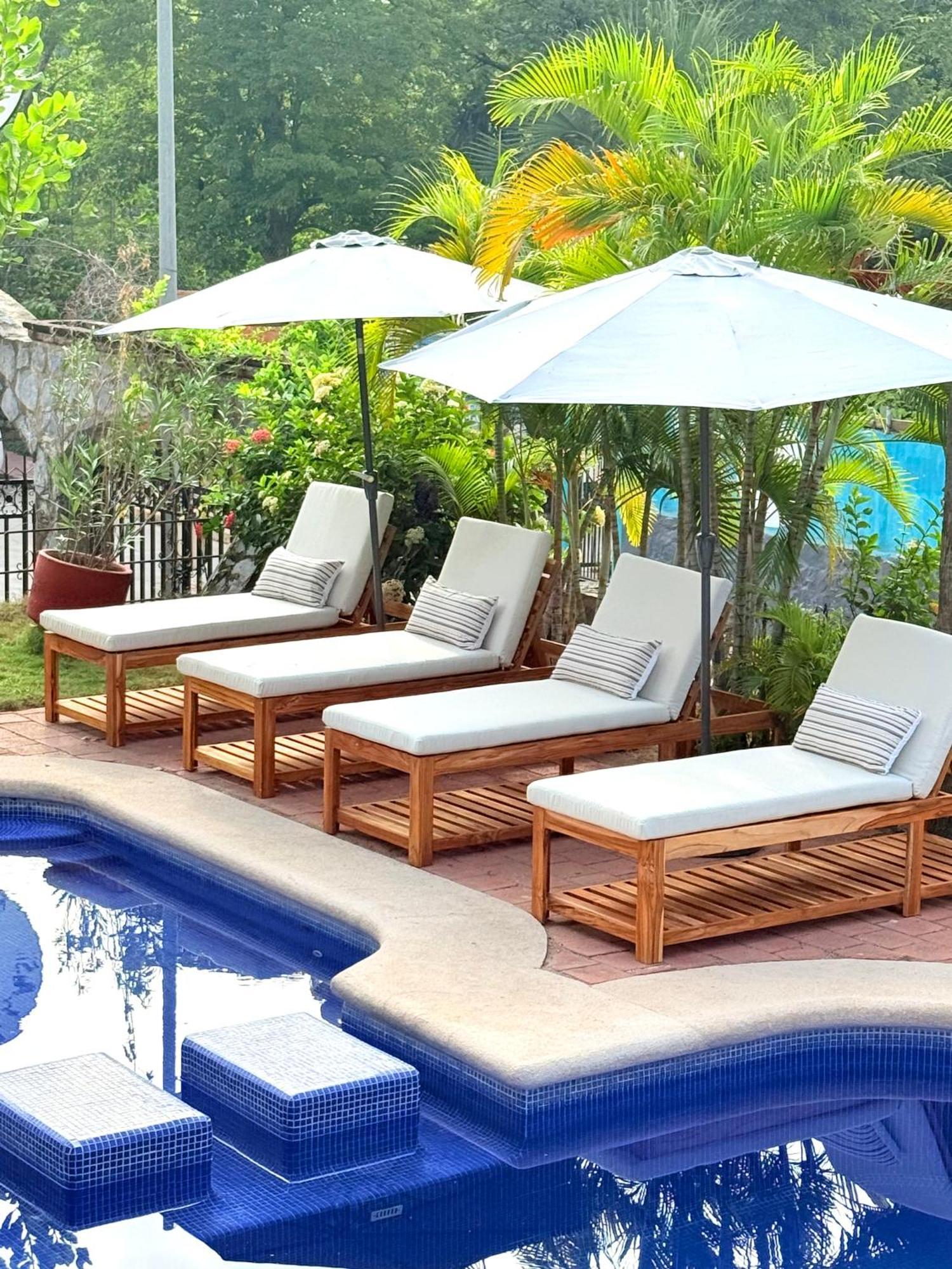 Hotel Villas Ema Zihuatanejo Exteriör bild